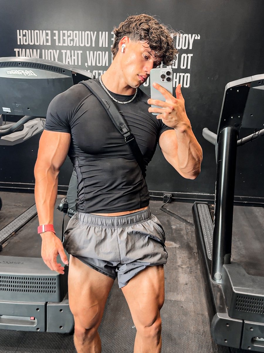 Jas_047's tweet photo. Been so busy but leg day today😈 also groceries loll💸😼
#feetfetısh #cashalpha #dom #findom #feetmaster #buyingcontent #FeetWorship #smellyfeet #creator https://t.co/jeeXsdPaFn