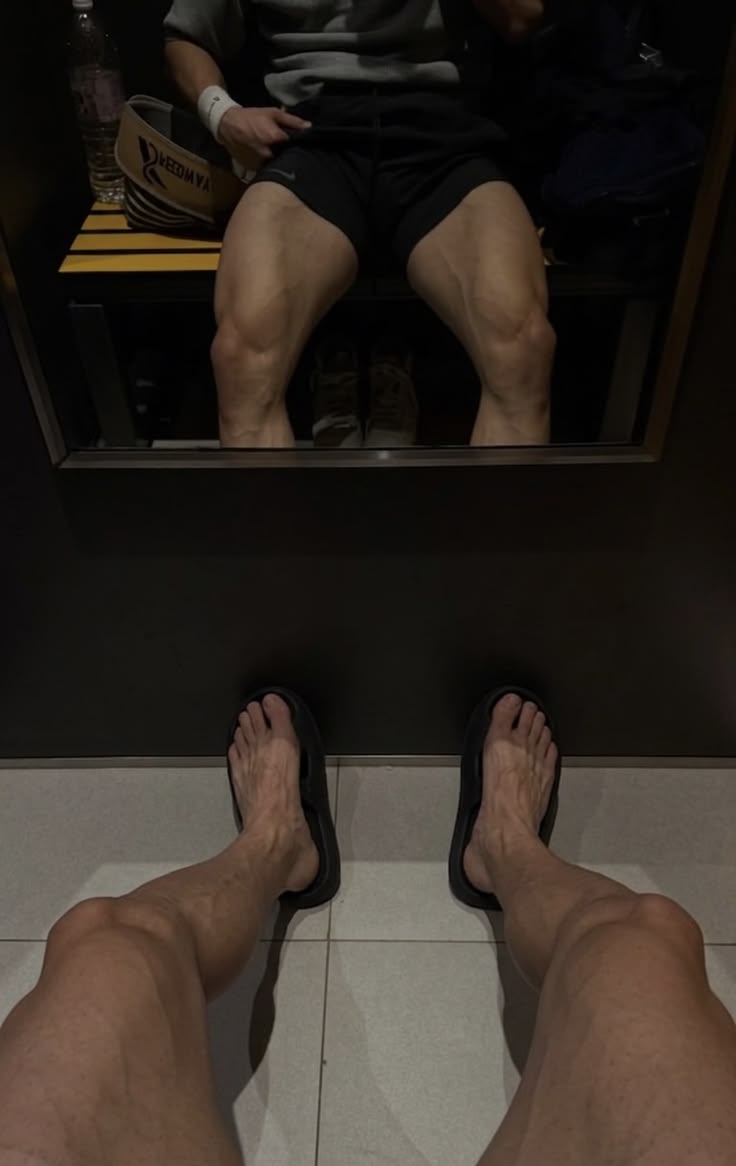 Jas_047's tweet photo. Been so busy but leg day today😈 also groceries loll💸😼
#feetfetısh #cashalpha #dom #findom #feetmaster #buyingcontent #FeetWorship #smellyfeet #creator https://t.co/jeeXsdPaFn