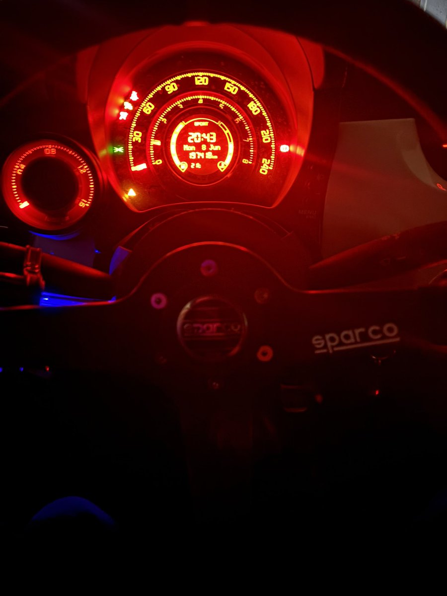 y_yn1000's tweet photo. 20代最後の運転はABARTHでした。
本当に20代はあっという間だったな、、
色々あった。楽しいことも。大変な事も。嫌な事も。たくさん迷惑もかけたし、かけられた。

ほーーんとにいろんな経験をささせてもらいました！
さらば！20代！！
30代かかってこい！！！

30歳は良い歳になりますように🙏

（自分の誕生日プレゼントでABARTHのミニカー買った！）