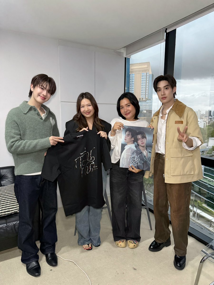 DomundiTV's tweet photo. จบลงไปแล้วสำหรับ “กลิ่นฝน (When It Rains) Press Tour” 🌧️☔️

ขอขอบคุณ @onebunterng “News Bunterng” @EFM_STATION “Hotwave Krub” @TMCcountdown @ElleMenThailand @MensFolioTH และ @bazaarthailand ที่ให้เกียรติ “เติ้ล” @TLE_mtm และ “เฟิร์สวัน” @firstone_wnk ได้มาร่วมพูดคุยและโปรโมทเพลง “กลิ่นฝน (When It Rains) Press Tour” ในวันนี้นะคะ 🥰

ขอบคุณแฟน ๆ ทุกคนที่ติดตามและส่งกำลังใจให้เติ้ลและเฟิร์สวันในการเดินสายโปรโมทในวันนี้ด้วยนะคะ 🫶🏻✨️

TFO 1ST DUO SINGLE PRESS
#WhenItRainsPressTour