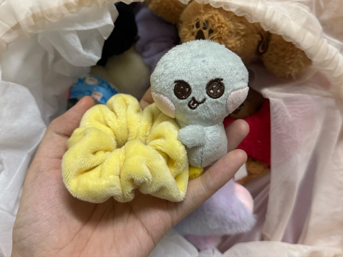 forsalenaka's tweet photo. พร้อมส่ง/ส่งต่อ
— ยางรัดผมดลลี่ 1890 รวมส่งหรือนัดรับบีเกษตร ได้ค่ะ 🍀💘#ตลาดนัดriize #ตลาดนัดน้องข้าว https://t.co/nuue1KdDQV