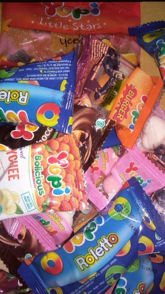 page_scobin's tweet photo. kayaknya kerjaan gua sebagai abangnya runa jadi ayah gulanya dah, ni orang ga bosen bosen sama yupi. 

"cukup kan dek? kalo ga cukup, gua bawa lu ke pabriknya sekalian nyelem disana"
t. @niyniing https://t.co/HcuAh27TC7