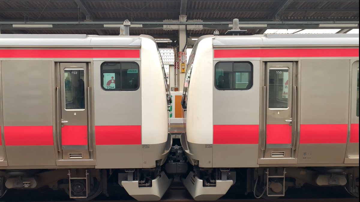 TakaChanneln700's tweet photo. さらばケヨ553＋F53編成

#京葉線　#E233系5000番台 https://t.co/ypwTNtQ69q