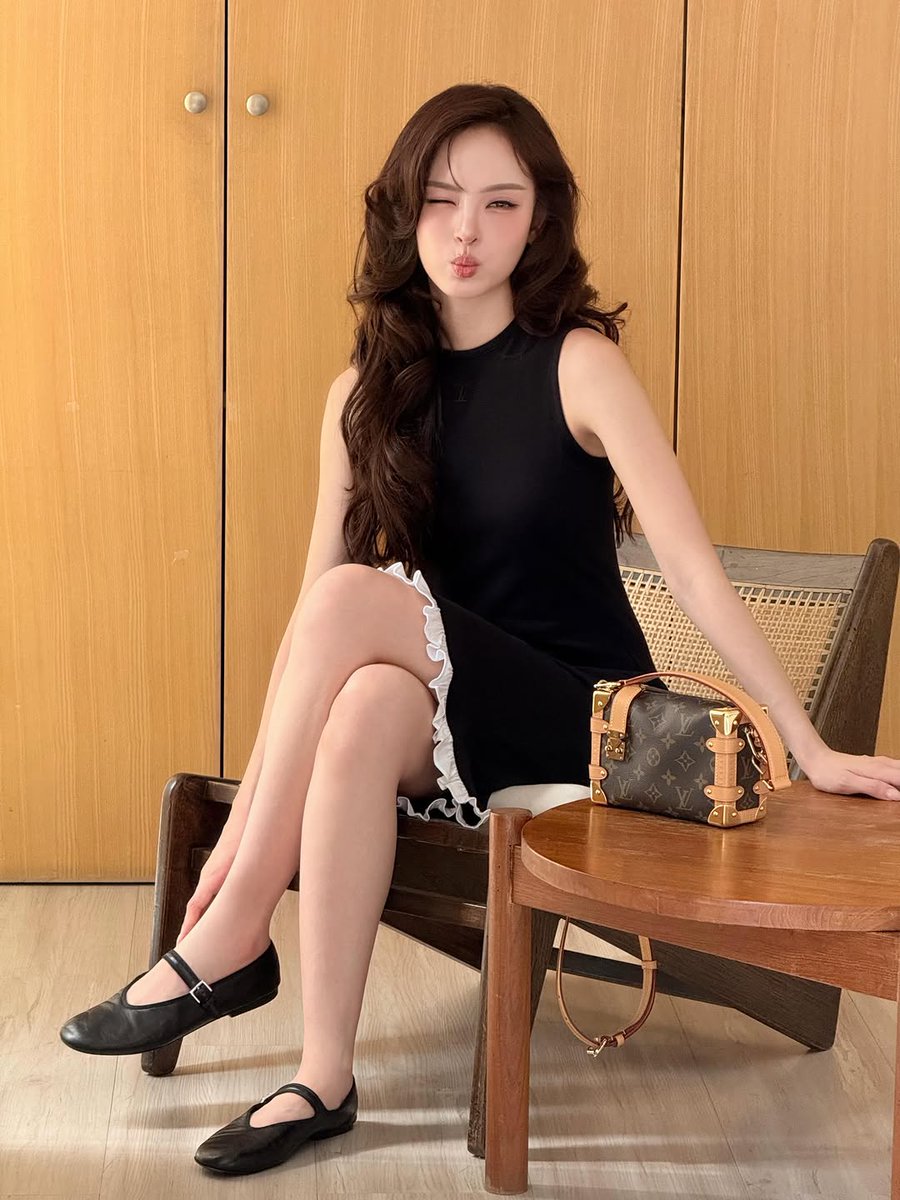 nn21768's tweet photo. ชีโคตรสวยยย😍💖

#nychaa #louisvuitton https://t.co/kpDhVZkz1M