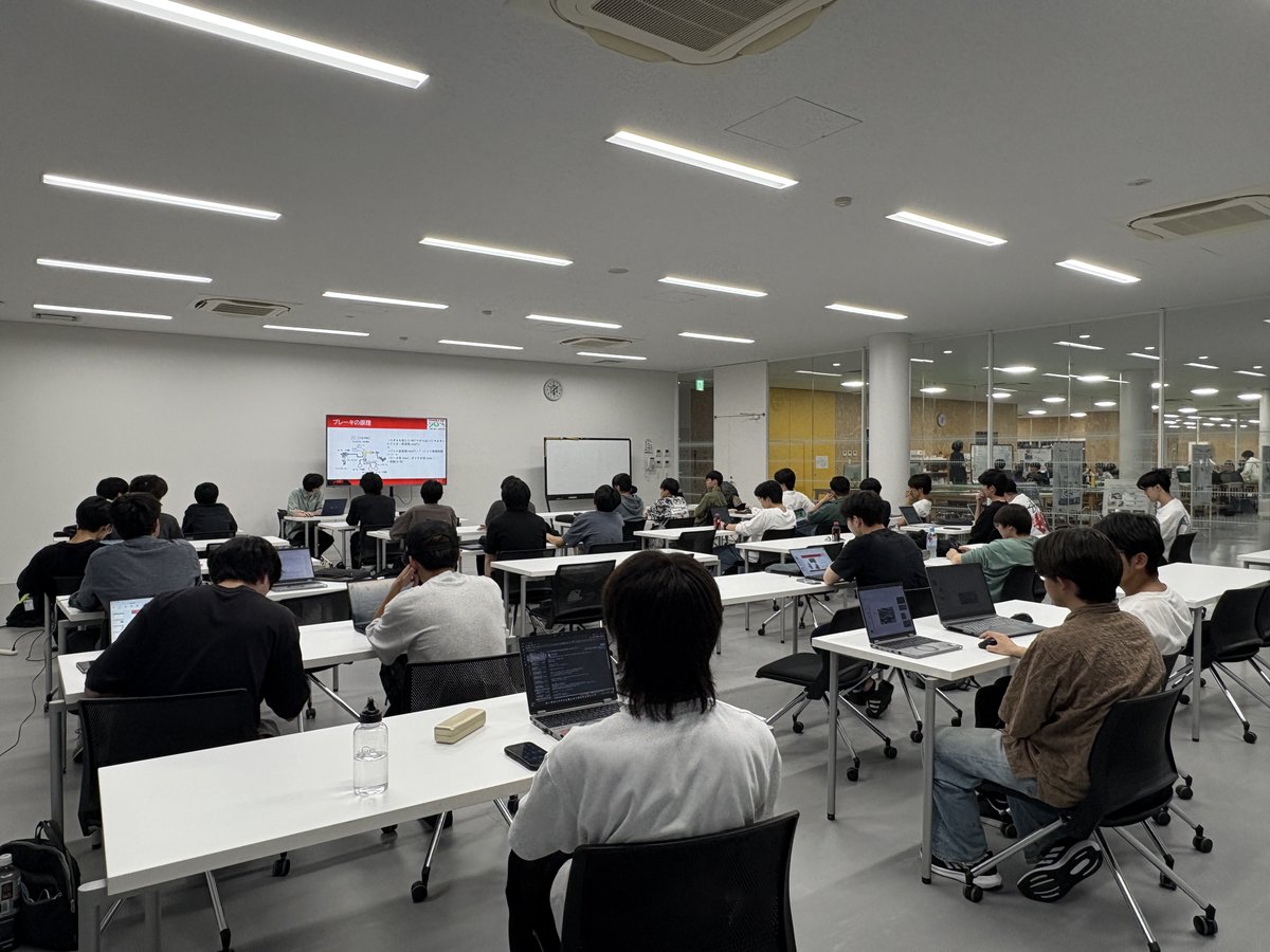 FMC_KIT's tweet photo. 本日はパーツ紹介を行いました！

新入生はマシンの各パーツについて知識を深め、上級生にとっても各部品の役割や特徴を再確認する良い機会となりました🔧

#学生フォーミュラ
#夢考房 https://t.co/pG8LLOGmdb