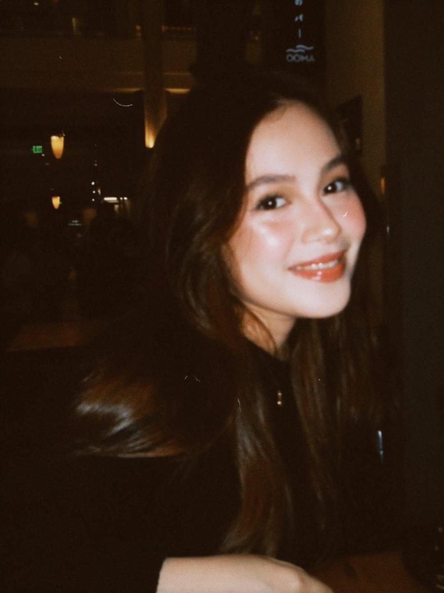 talmejes's tweet photo. the person behind the camera is soooo lucky to witness this smile 🤧 #krystalmejes https://t.co/uyGSVbYJP6