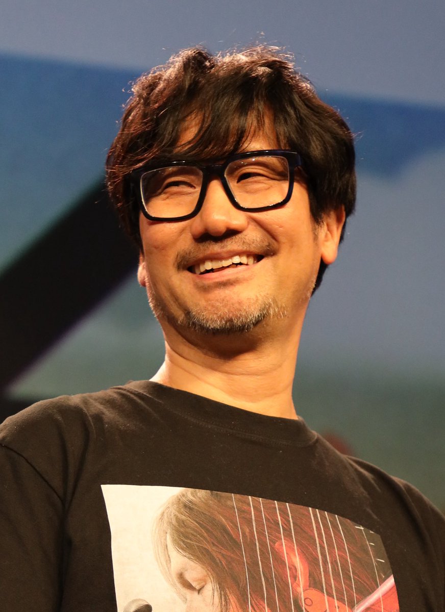 MovistareSports's tweet photo. 🟣 Hideo Kojima asegura que no le interesa la IA generativa para crear arte:

"Quizá dentro de 50 o 100 años la IA pueda crear arte, pero mientras yo viva no creo que vaya a verlo".

El creador de Metal Gear Solid y Death Stranding cree que la tecnología puede ser útil para agilizar ciertas tareas, pero no para sustituir la creatividad humana:

"Los humanos tienen que seguir estando en la habitación donde se crea el arte"🎨🖌️

vía: The Washington Post