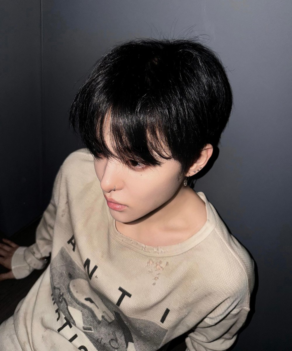 luvjungcat's tweet photo. hari kebangkitanku telah tiba welcome jihoon black hair #AAAAAAAA https://t.co/XcvCoR6H2R