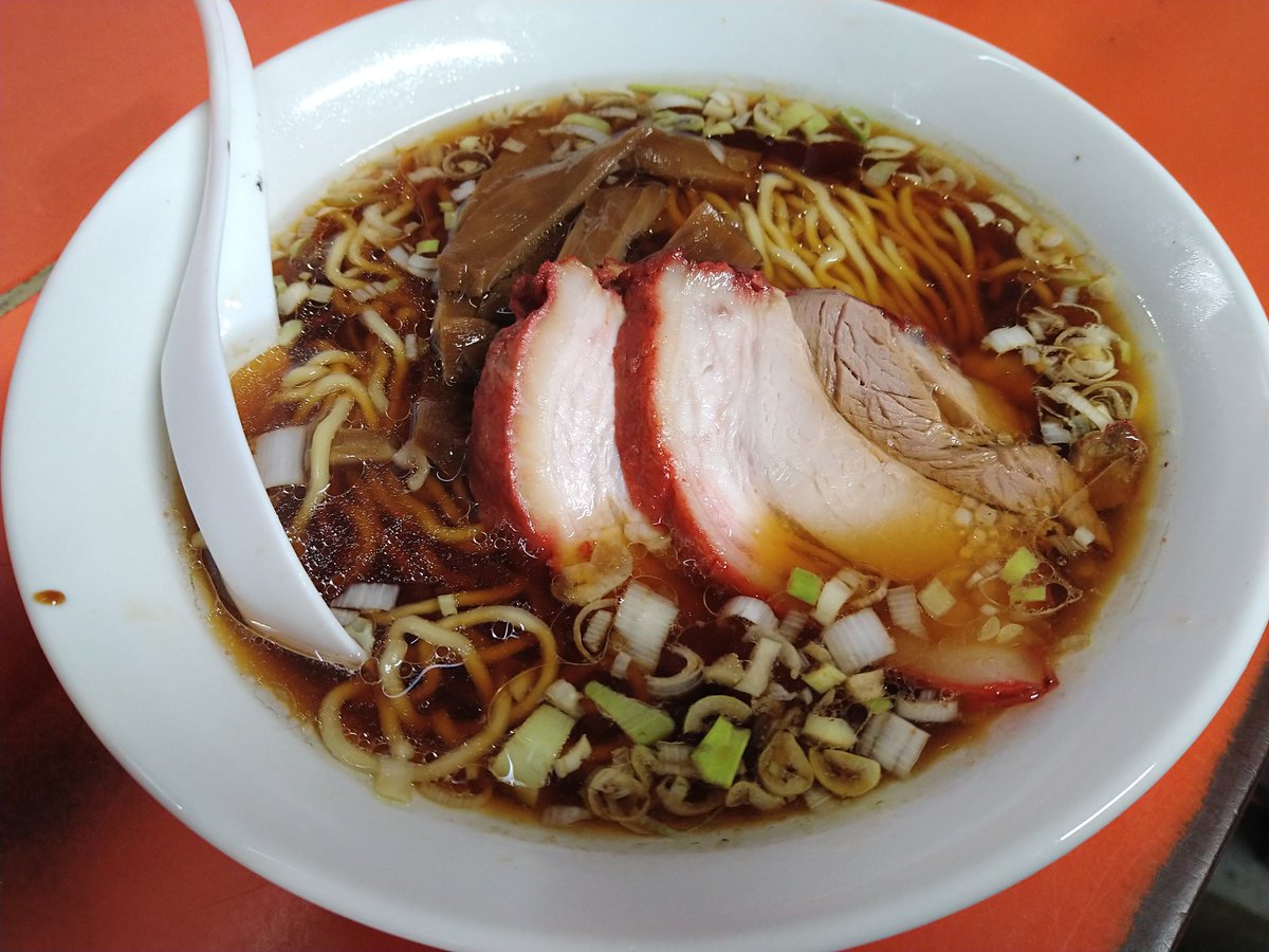 senzoku4choume's tweet photo. 大口「宝明楼」ラーメン、カツ丼、ビール（空き瓶）の高倉健セット♪

網走刑務所をお務めご苦労さんした時は必ず食べねばならないメニュー!!

自分、不器用ですから!!

今日は奏多さんと偶然の同明楼♪
ありがとうございました https://t.co/3Zr6Ch2cvJ