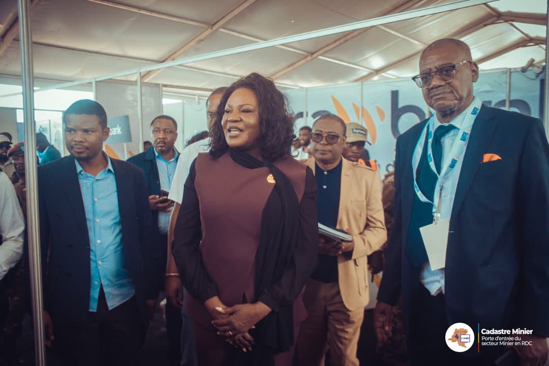 CadastreMinier's tweet photo. Retour en images 📸 
Du 27 au 30 mai 2026, le Cadastre Minier a participé à la 11ᵉ édition d'Expo Béton à Kalemie, province du Tanganyika, autour du thème : « Kalemie, capitale du lithium et carrefour stratégique au cœur des corridors africains ». Le Directeur Général du #CAMI, M. Popol MABOLIA YENGA, a pris part au panel sur les sites miniers et l'application de la nouvelle Loi sur l'Aménagement du Territoire.

À cette tribune, le DG du CAMI a réaffirmé la nécessité de faire du secteur minier un levier de développement national, en insistant sur le renforcement de la gouvernance minière, la valorisation locale des ressources naturelles et la collaboration interinstitutionnelle dans l'application de la nouvelle loi. Il a également abordé les enjeux liés à l'aménagement des sites miniers et à la délocalisation dans le processus d'octroi des droits miniers.

Le stand du CAMI a eu l'honneur de recevoir de hautes personnalités, dont le Président du Sénat, l’Honorable Sama LUKONDE KYENGE; le Ministre d'État S.E.M, Guylain NYEMBO et le Gouverneur du Tanganyika, S.E.M. Christian KITUNGWA. En marge des activités, la délégation a également visité les bureaux de DRC Gold Trading SA, entreprise publique spécialisée dans la transformation de l'or à #Kalemie. 

#ExpoBeton2026 #MinesRDC #GouvernanceMinière #Tanganyika