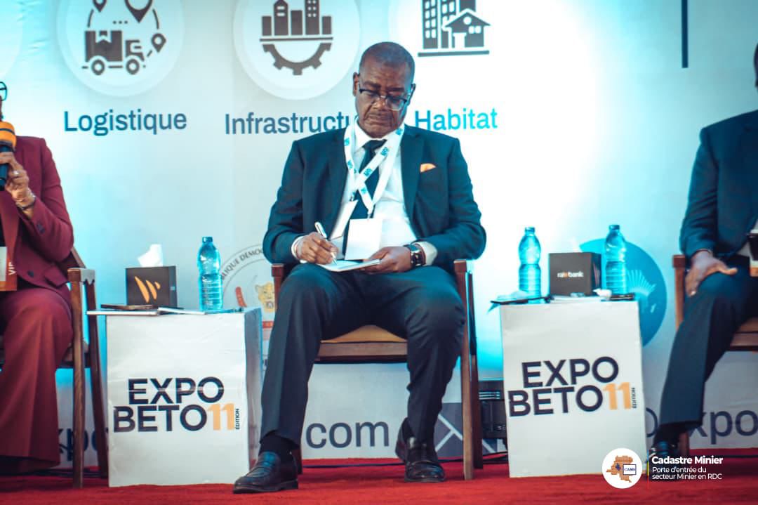 CadastreMinier's tweet photo. Retour en images 📸 
Du 27 au 30 mai 2026, le Cadastre Minier a participé à la 11ᵉ édition d'Expo Béton à Kalemie, province du Tanganyika, autour du thème : « Kalemie, capitale du lithium et carrefour stratégique au cœur des corridors africains ». Le Directeur Général du #CAMI, M. Popol MABOLIA YENGA, a pris part au panel sur les sites miniers et l'application de la nouvelle Loi sur l'Aménagement du Territoire.

À cette tribune, le DG du CAMI a réaffirmé la nécessité de faire du secteur minier un levier de développement national, en insistant sur le renforcement de la gouvernance minière, la valorisation locale des ressources naturelles et la collaboration interinstitutionnelle dans l'application de la nouvelle loi. Il a également abordé les enjeux liés à l'aménagement des sites miniers et à la délocalisation dans le processus d'octroi des droits miniers.

Le stand du CAMI a eu l'honneur de recevoir de hautes personnalités, dont le Président du Sénat, l’Honorable Sama LUKONDE KYENGE; le Ministre d'État S.E.M, Guylain NYEMBO et le Gouverneur du Tanganyika, S.E.M. Christian KITUNGWA. En marge des activités, la délégation a également visité les bureaux de DRC Gold Trading SA, entreprise publique spécialisée dans la transformation de l'or à #Kalemie. 

#ExpoBeton2026 #MinesRDC #GouvernanceMinière #Tanganyika