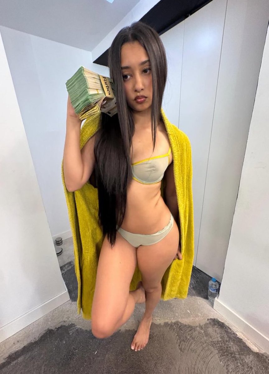 mr_angelote's tweet photo. Lo de esta chiquilla es una barbaridad de dimensiones biblicas eh. Lo de que se esté preparando el terreno para hacerse onlyfans ni cotiza https://t.co/mZB31N9xSd