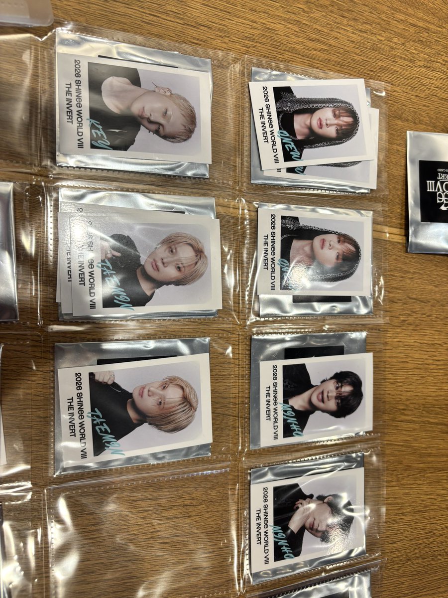bn_9048's tweet photo. SHINee ランダムフォトカード　交換

譲　画像１
求　画像２

郵送にて交換希望です！ https://t.co/L0AFwtKvCk
