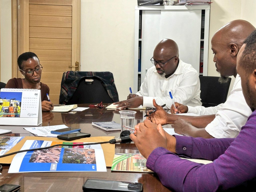 URRENO1's tweet photo. Together with @lrsinitiative and @stassuganda, we met officials from @KCCAUG to present findings from our #CommitToAct assessments acquired from Kampala intersections, highlighting pedestrian and cycling safety concerns and discussing solutions for safer roads. #RoadSafety https://t.co/8XuF3BF6oE