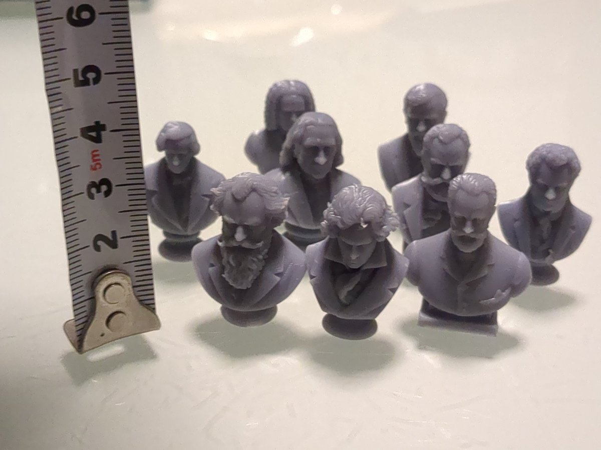 DummyProxy's tweet photo. なぜ自分は３Dプリンターで遊んでいるんだ…。
あまりにもレジンの精度が強すぎる https://t.co/C7yr9E8E7K