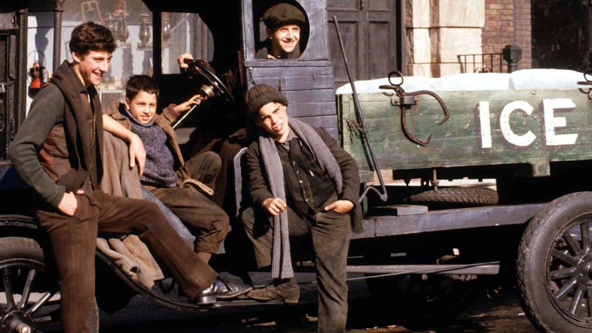 philippe_rouyer's tweet photo. À 20h55 sur @ARTEfr, le chef-d’œuvre de #SergioLeone «Il était une fois en Amérique» (1984). Le parcours d’un gangster et de ses amis dans l’Amérique de la Prohibition raconté en flash-back. Une grande fresque mélancolique avec un super De Niro et une musique sublime de Morricone https://t.co/nrC19VQZvR