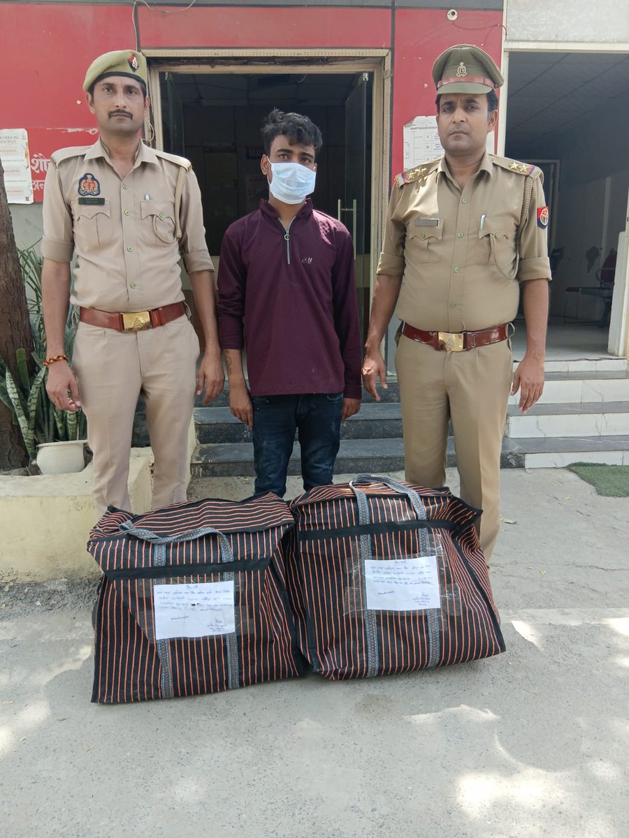 noidapolice's tweet photo. थाना फेस-2 (सेंट्रल नोएडा):- गांजा की तस्करी करने वाला शातिर अभियुक्त गिरफ्तार, कब्जे से 45.1 Kg. गांजा बरामद। https://t.co/qa1IFWWtyt