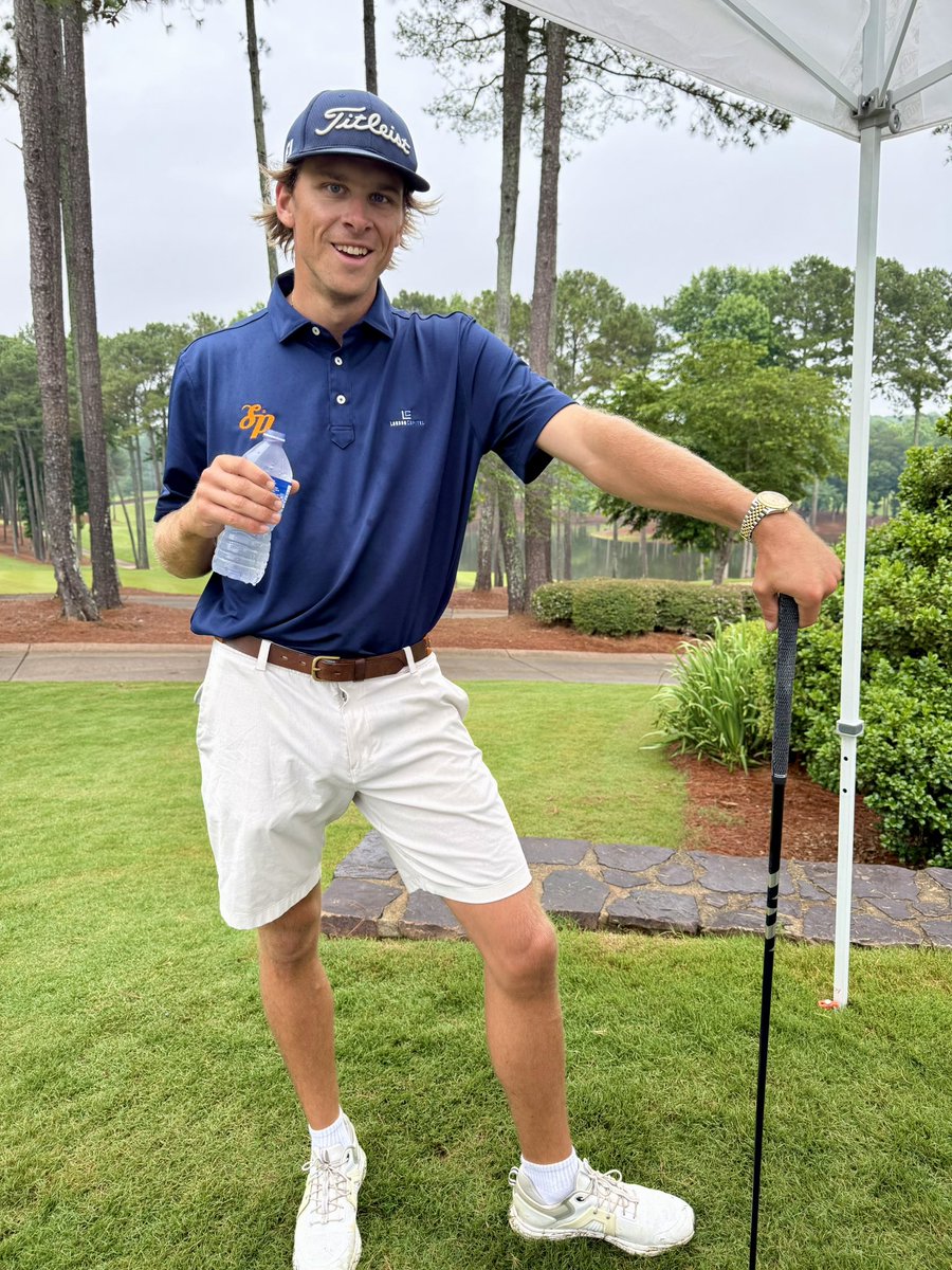 acaseofthegolf1's tweet photo. John Mayer is out of breath, but avoided the Garrick Higgo.  

He went to the 10th tee to start his day, unfortunately he started on 1.  

He and his caddie sprinted to the tee and made it with a minute to spare.  

Reports are he didn’t sing. https://t.co/Jjt6BNyu3s