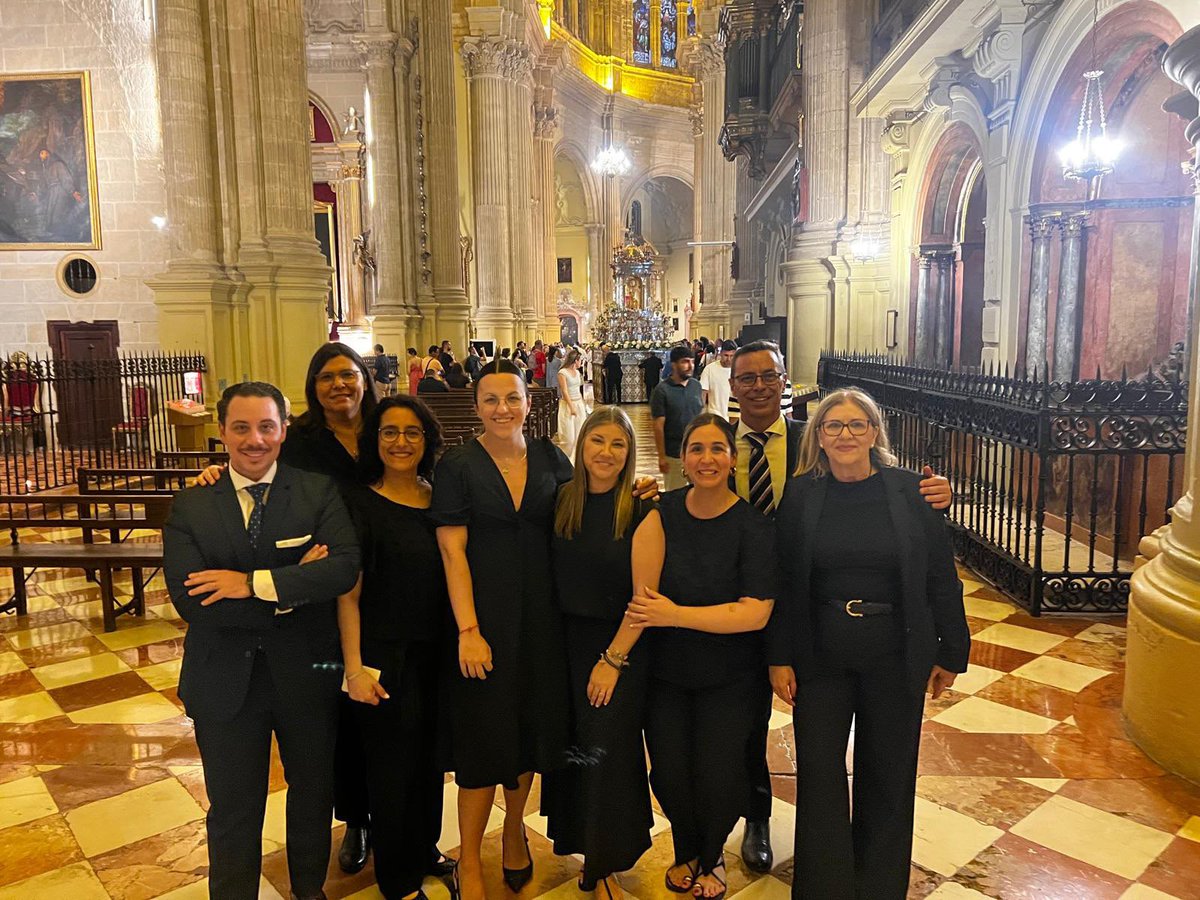 HdadHumildad's tweet photo. 🙏 #CORPUSCHRISTI |

En la tarde de ayer acompañamos a Jesús Sacramentado por las calles del centro de Málaga en la procesión del Corpus Christi.

Durante su recorrido, las Hermandades de la Victoria realizamos conjuntamente una petalada al paso de Jesús Sacramentado.

¡Alabado sea el Santísimo Sacramento! 🤍

@DiocesisMalaga

#CofradíasMLG