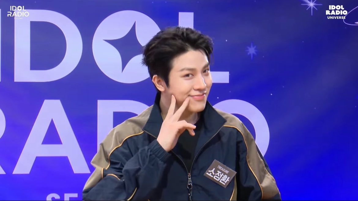 junghwanfeed's tweet photo. ‘pose like a boyfriend material for everyone’ 

honestly, junghwan doesnt need to do anything to look like a boyfie material, CAUSE HE ALREADY IS! #소정환 https://t.co/9XUrjPrn4c