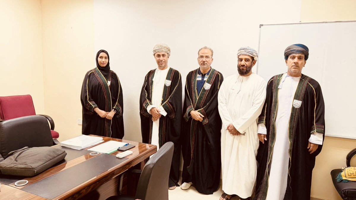 oman99277's tweet photo. شارك د. ناصر الحسني؛ أستاذ الأدب والنقد المساعد بكلية الآداب والعلوم الإنسانية بجامعة الشرقية، كمناقش خارجي في مناقشة رسالة ماجستير بعنوان: "الصورة والرؤيا في شعر يونس البوسعيدي" للطالبة مريم بنت مرهون بن ناصر البلوشية، https://t.co/MD73y1Y2KX