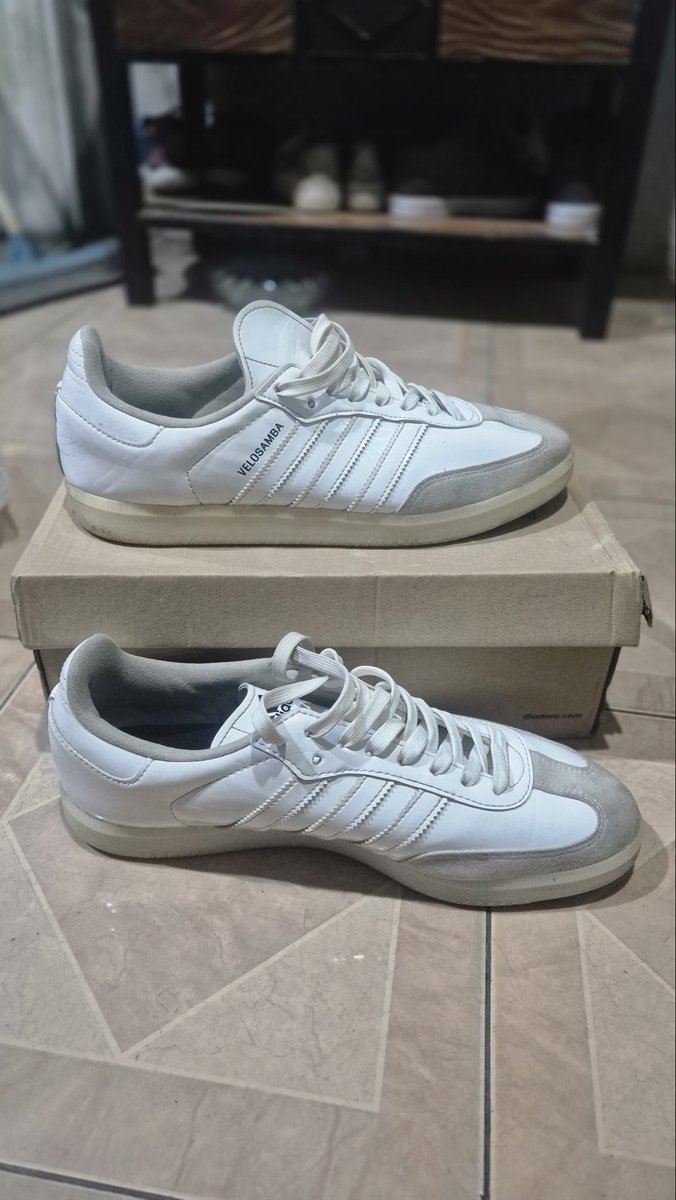 irhaskuy's tweet photo. Adidas velosamba size 44,belum pernah pake cleat nya,mulus,pemakaian jarang,minus no box aja, minat DM aja 
#fnfjb https://t.co/EesCN6tGjg