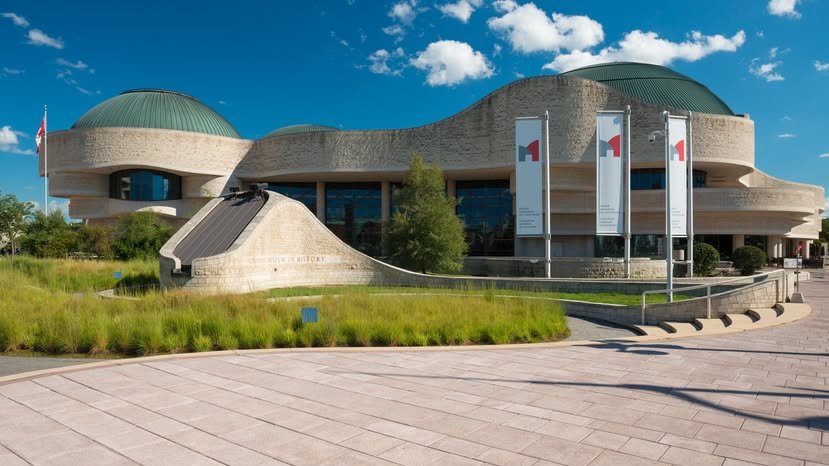 EmbCanParaguay's tweet photo. Esta joya arquitectónica guarda en su corazón una de las colecciones de tótems más impactantes del mundo y está ubicado en el territorio tradicional no cedido del pueblo algonquino Anishinabeg. https://t.co/k8eAMeruPY