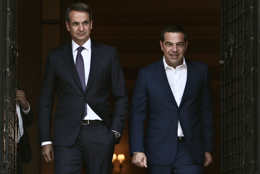 Euractiv_FR's tweet photo. Tsipras s’impose comme le principal adversaire de Mitsotakis: Alexis Tsipras, qui n'est plus le leader populiste et anti-establishment qu'il était, est de retour dans la course 

The post Tsipras s’impose comme le principal adversaire de Mitsotakis… https://t.co/NlOMpulMzv https://t.co/VWuuUHRKj5