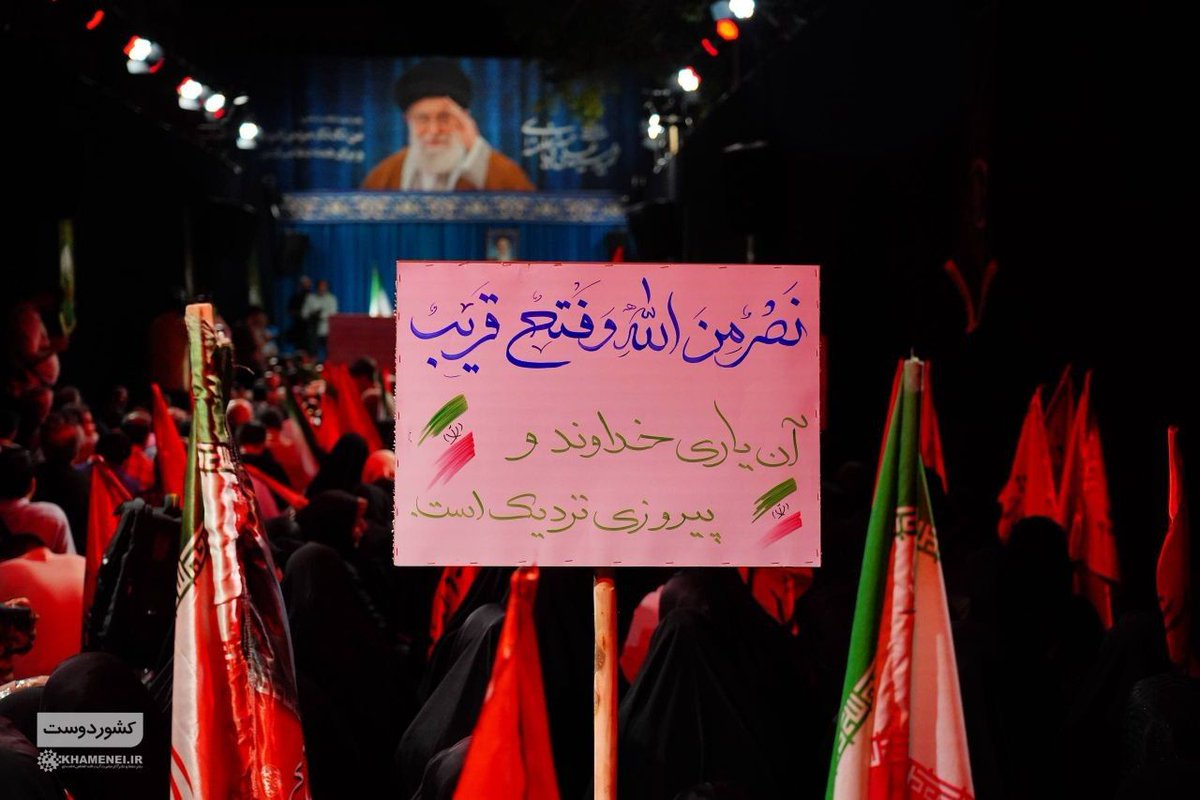 samii1107's tweet photo. خیابان زنده است؛ چون مردم زنده‌اند، مطالبه دارند، امید دارند و برای آینده کشورشان اهمیت قائل‌اند. 
#IranianOnIt
#خیابان_ایران https://t.co/9S89CHoDWs
