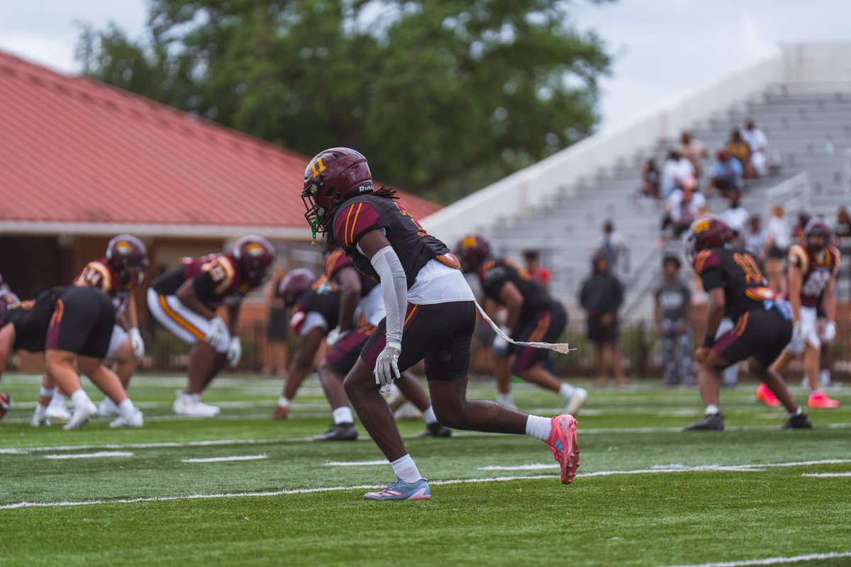 caden_mingo's tweet photo. Caden Mingo 
4.47 40 !
5’11 185 (Juco DB)
405 squat 
225 bench https://t.co/cVFKPq9mai