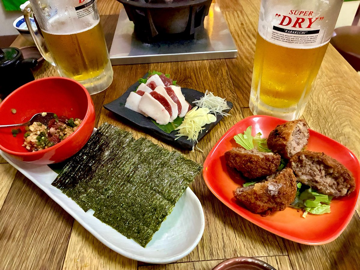 shoooosun's tweet photo. 池袋にある東京馬焼肉、三馬力へ！
刺しだけじゃなく、珍しい焼き、揚げ、煮込みなど馬肉のオンパレード🐴
ここで食べてしまうと、他の居酒屋さんでは馬肉を頼めなくなるので注意😋⚠️
3と8の付く日はサンバの日！酒飲みに嬉しいお得で飲めるキャンペーンあり🍻🉐
超、おすすめな名店です！！ https://t.co/xzjY48MoWU