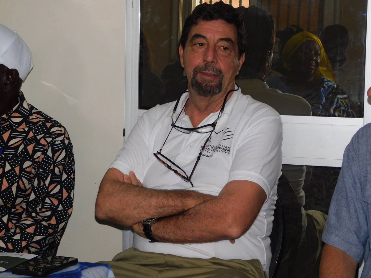 lviaguinea_gn's tweet photo. 🇮🇹🤝🇬🇳 À Kindia, Mr Marco Ricardo Rusconi DG @aics_it et M. GIOVANI Grandi de @AICSDakar ont échangé avec les acteurs du projet PROJEUNE Guinée mis en œuvre par @lviaguinea_gn ainsi que son partenaire Italien @CISVto et les partenaires Guinéens Fepaf-Bg et @IfimGuinee. https://t.co/FgdkPVhtCb
