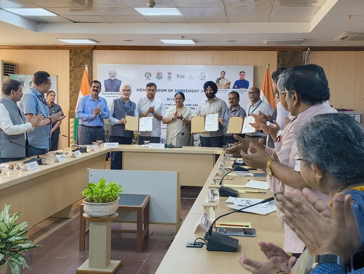 CSIRCRRI's tweet photo. A historic step towards sustainable urban infra! A MoA has been signed between PWD GNCTD, @CSIRCRRI &amp; SPA Delhi for the "Implementation of the Standard Framework for Paving &amp; Greening of Urban Roads" in the august presence of Hon'ble Delhi CM, PWD Minister &amp; Environment Minister. https://t.co/lKElztM2U6