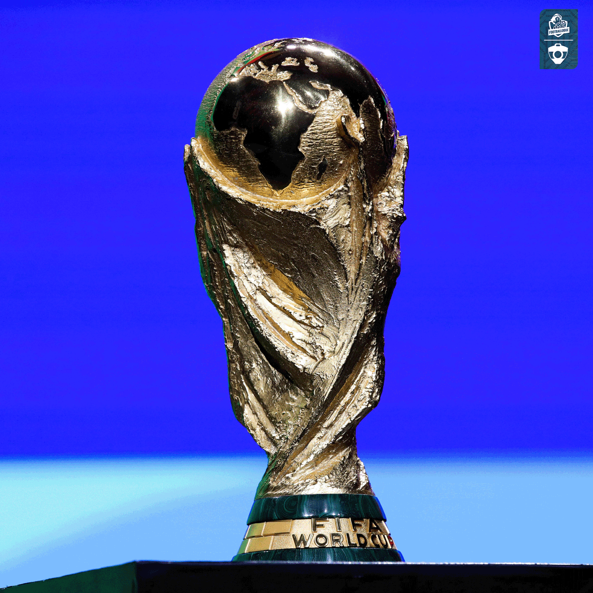 Footballogue's tweet photo. Sur une échelle de 𝟭 (𝗽𝗮𝘀 𝗲𝗺𝗯𝗮𝗹𝗹𝗲́) 𝗮̀ 𝟭𝟬 (𝗺𝗲́𝗴𝗮 𝗵𝘆𝗽𝗲́), à quel point vous avez hâte que la Coupe du Monde commence ? 🤔 🏆 https://t.co/Zb2NYGP129