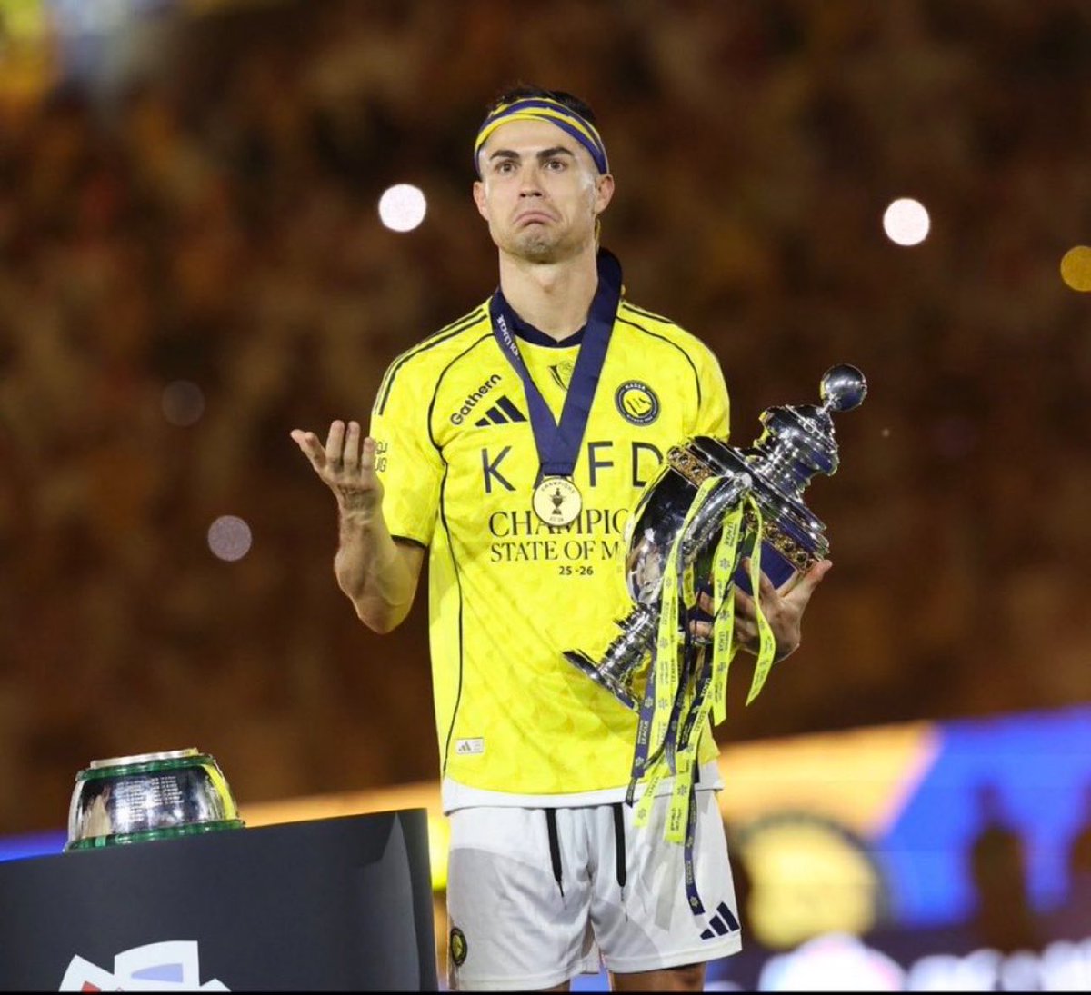 Entrbli5's tweet photo. @AlNassrFC ياهلاللي عندك زي هالكاس اتحدى اذا عندك نفسه هههههههههه https://t.co/XCtVQ0oXu0