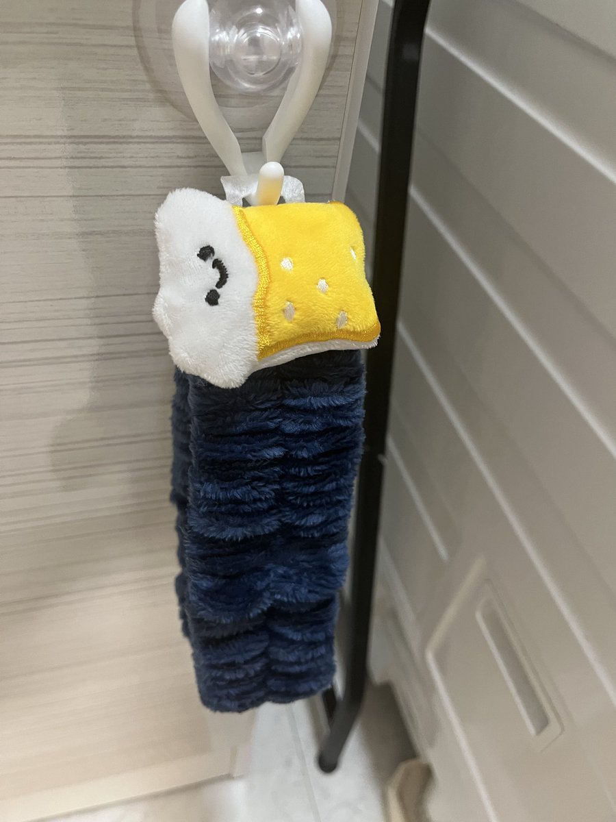 show_setsu's tweet photo. らいらいです🐼

洗顔の時にヘアバンドをつけて洗顔するんですけど、古くなってきたのでおニューヘアバンドをお迎え！
ビール可愛過ぎでしょ🍺🍺🍺✨
ダイソーにたくさん種類があってテンション上がりました

#団員日記 #ダイソー #ハイパープライムパラダイム https://t.co/OhpEd92rEr