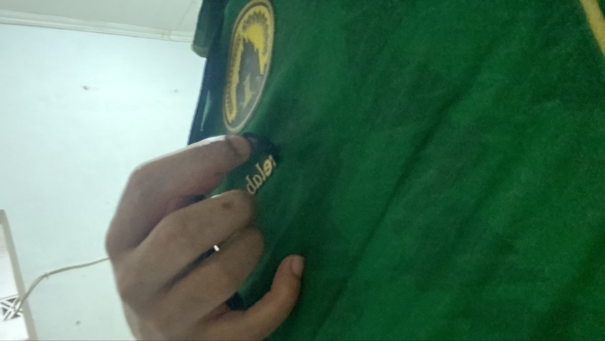 12rpmm's tweet photo. maaf bu ngapunten pun tanglet mawon sebenre jersey yang dijual lolos qc ga ini dipake sehari lgsg nglupas lagi? belum detail detail min yang saya foto bu @vitasubiyakti mohon jawab bu maaf sebelumnya bertanyanya ke ibu karna pss store respone ga nemu titik terang btw jersey ke2 https://t.co/GLgQtRY8fP