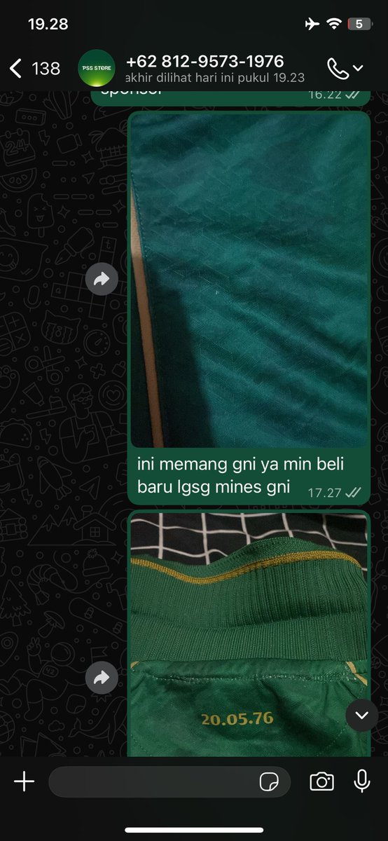 12rpmm's tweet photo. maaf bu ngapunten pun tanglet mawon sebenre jersey yang dijual lolos qc ga ini dipake sehari lgsg nglupas lagi? belum detail detail min yang saya foto bu @vitasubiyakti mohon jawab bu maaf sebelumnya bertanyanya ke ibu karna pss store respone ga nemu titik terang btw jersey ke2 https://t.co/GLgQtRY8fP