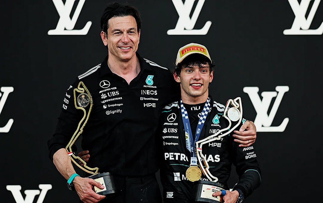 soveszaldrizes's tweet photo. Sunday in Pentos! 🍾
So proud of Egg on his fifth consecutive win and for dominating the entire race weekend.

And to my son, Aelor, I always believe in what he can do and he will bounce back on the next race. 👊🏻

Just keep pushing, and onto the next race!

📍 Pentos Grand Prix https://t.co/ndBhRq4tgx