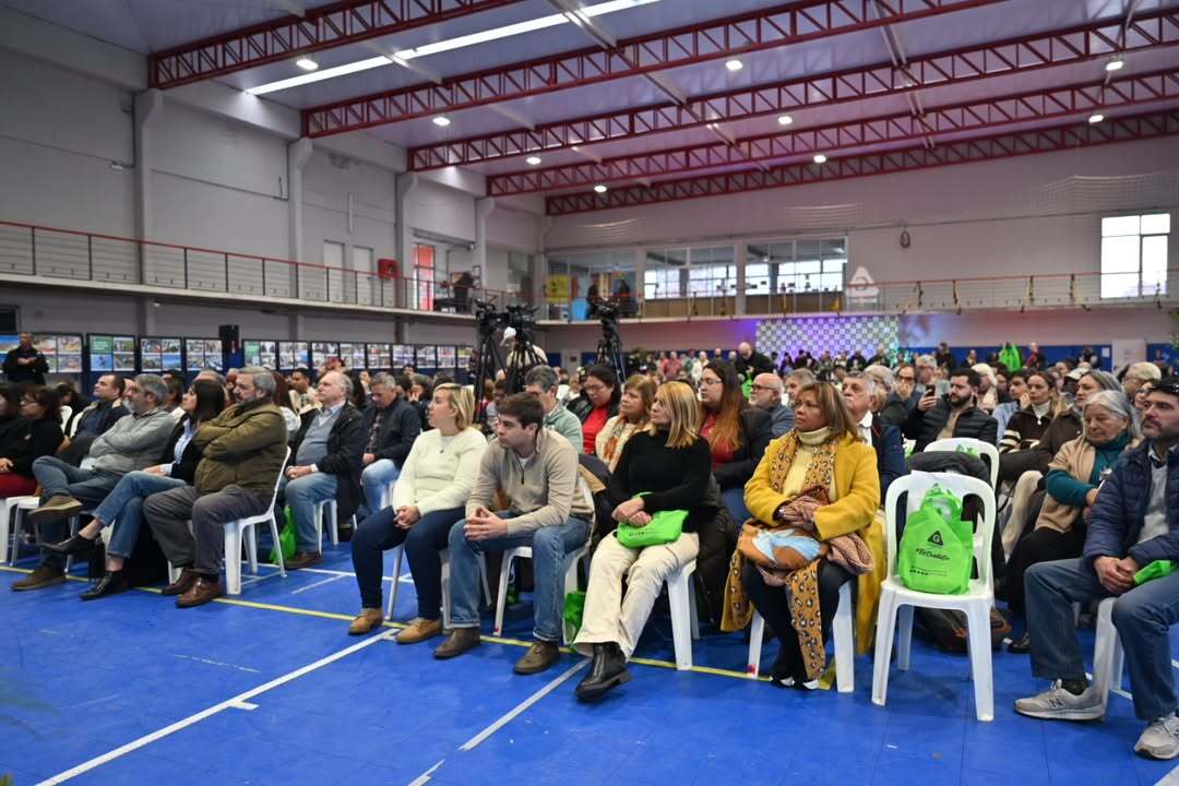 MunicipioGMvd's tweet photo. ✅ Se realizó el Cabildo 2026 del Municipio G.
🙌🏼 Agradecemos a las vecinas y vecinos que participaron ayer de esta instancia de intercambio 🗣️ y construcción colectiva, aportando su presencia y compromiso con los barrios del municipio.
#EscontiGo https://t.co/9CoEM6bKZq