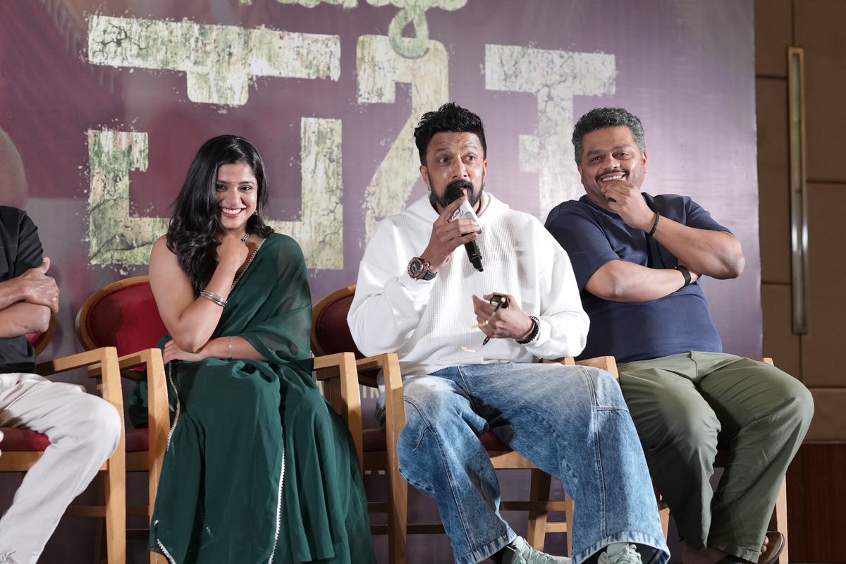 iampriya06's tweet photo. Glimpses from Mango Pachcha Press Meet😍🥭

#MangoPachcha In Cinemas Now!! 
Book your tickets now on BookMyShow & District by Zomato.
#MangoPachchaOnJune5th

@sanchithsanjeev #SupriyanviPictureStudio @KRG_Studios @SupriyanviPicS #KaajalKunder #Viveka @iampriya06 @Karthik1423 @yogigraj @charanrajmr2701 @TSrirammt @abhijithbgowda @Nagbhushan_94 @shekarchandra71 @ItsVishwas9621 @sharathvashisht #MayurPatel #JaiGopinath @Ugram_Manju #HariniShreekanth #Hamsa @Rashmith14 @deekshit_sagar @saregamasouth @mango_pachcha @pinkticketsoff @PROHarisarasu