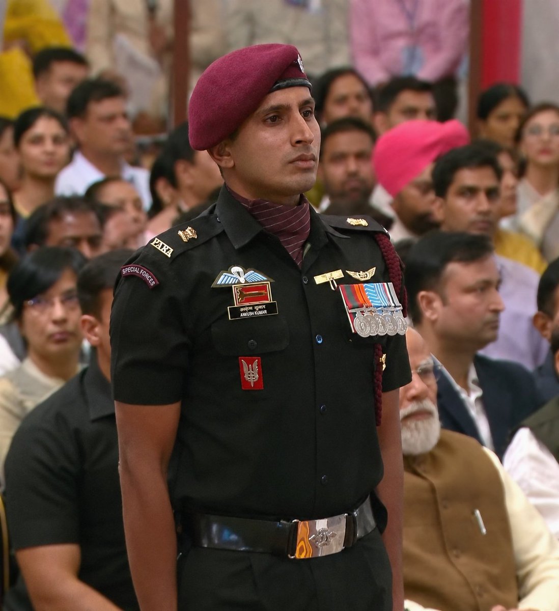 TacticalKafir's tweet photo. Major Ashish Kumar (7 PARA SF)

Led the SF team to neutralize two PAFF/LeT terrorists
Including POK trained commander Arbaz Mir

Has been conferred today with Shaurya Chakra for his actions https://t.co/h80bOxty2x