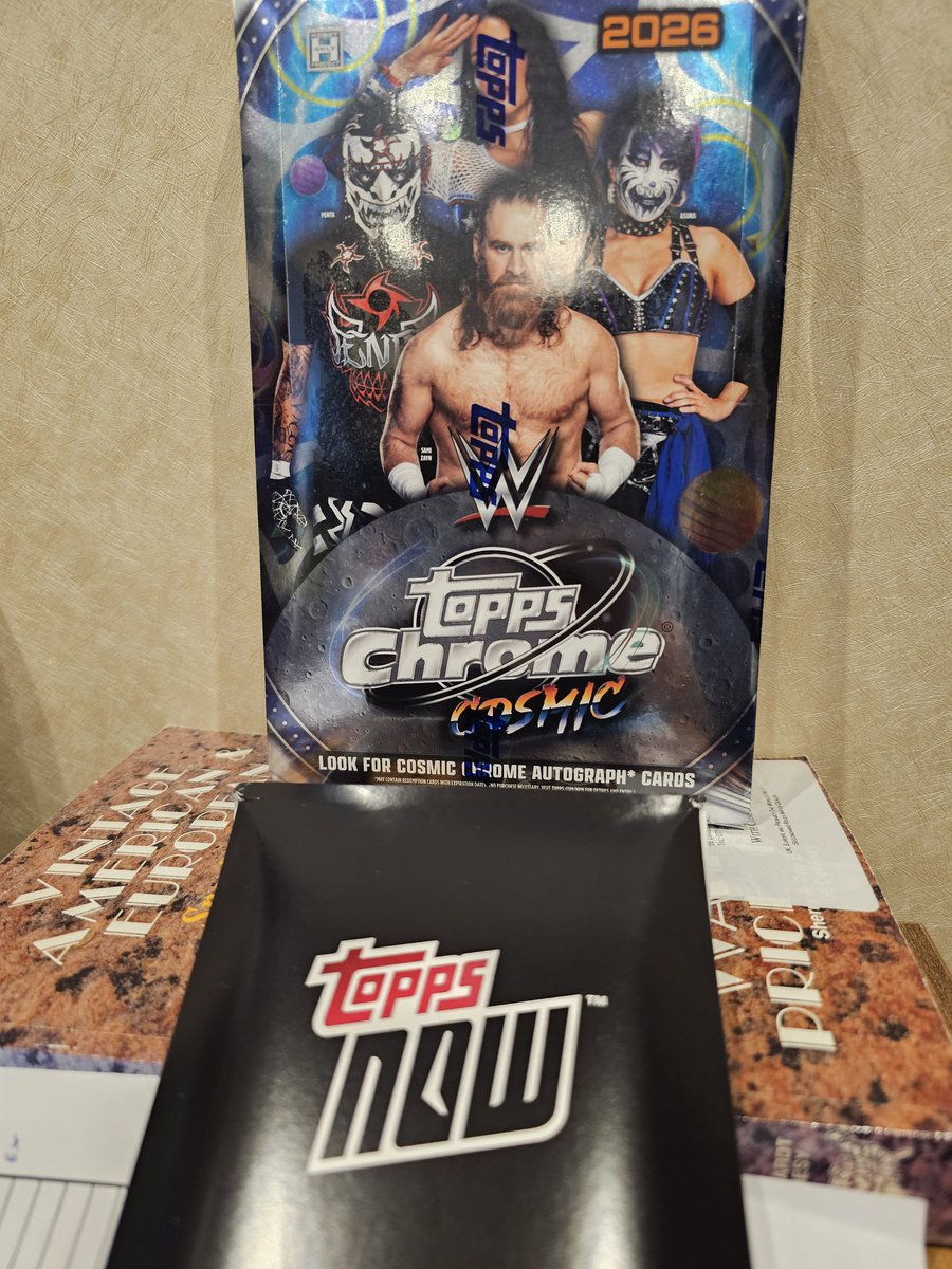 Lee_To_The_T's tweet photo. Don't normally have a mail day monday,but today is no ordinary monday!
#topps #thehobby #tradingcard #wwe #cosmicchrome #toppsnow https://t.co/gDzl10zh5u