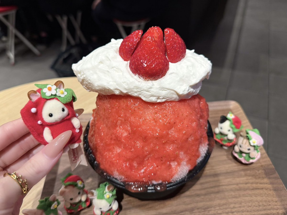 _yupicochan's tweet photo. 📍ひみつ堂 苺三昧🍓
自家製のいちご蜜とたっぷりの練乳生クリームの相性抜群すぎて美味しかった🥹✨
この夏いっぱい通いたい🤍♩ https://t.co/Nj1JiNTPQt