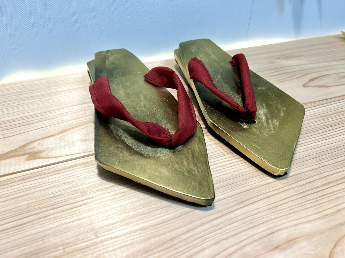 kospreation's tweet photo. 履き物できた！
紐通すだけで1時間くらいかかった…造形ってこんなに時間かかるものだったかな…楽しいけど https://t.co/HgCNU7no62