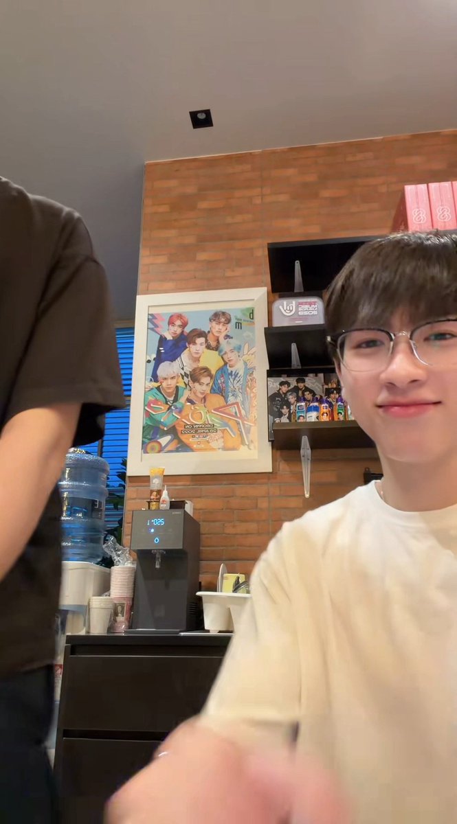 aatinccyj's tweet photo. พี่กรช่วยพี่อองรีเลี้ยงน้องไนท์ ส่วนพี่อองรีก็ช่วยพี่วิคเตอร์เลี้ยงน้องวินซ์ น่ารักค่ดดดด🥺🥺 https://t.co/o1fiBTLhxe