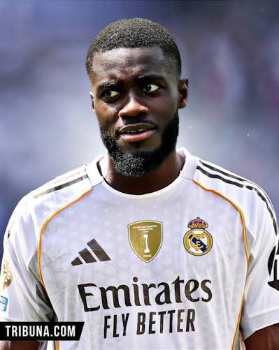 MediaBayernFR's tweet photo. 😭😭😭 L’équipe du Real 2026/2027 s’annonce HISTORIQUE https://t.co/4kU8O8g73h