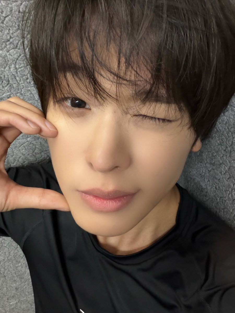 kulquttti's tweet photo. 앚ㄴㅈㄴ사귀고픈쿠라서앰창할거인자세로주저앉음 시발보고싶었떠.. https://t.co/xsWBwex6CY