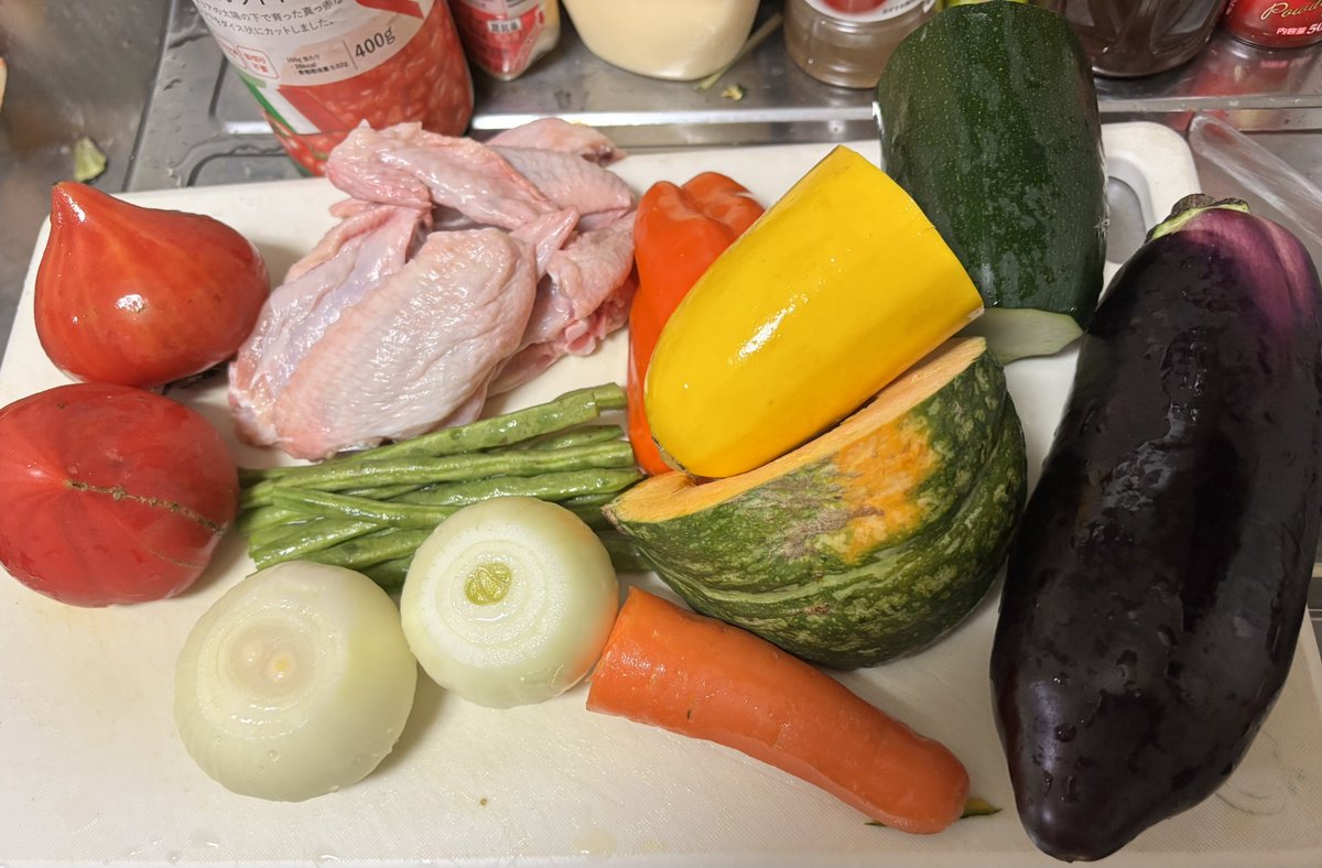 achernar000's tweet photo. これを🫑🍅🧅🎃🥕🍆🧄🍗
こうして！🔪
こうして！！🫕
こうじゃ！！！！🍽️😋 https://t.co/tXV8tqNmZa