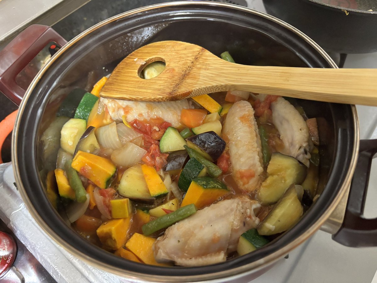 achernar000's tweet photo. これを🫑🍅🧅🎃🥕🍆🧄🍗
こうして！🔪
こうして！！🫕
こうじゃ！！！！🍽️😋 https://t.co/tXV8tqNmZa